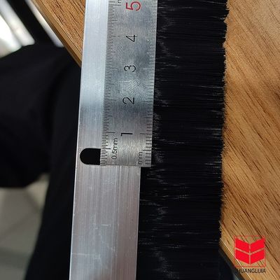 100% PP A prueba de polvo A prueba de insectos Accesorios de puertas de ventanas Sello de pincel de banda Desmontaje de tiempo