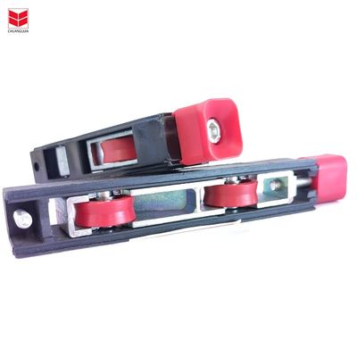 Accesorios de puertas de aluminio personalizados Puerta corredera y rodillo de ventana con marco negro