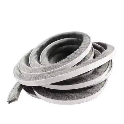 100% PP Pile autoadhesivo para ventanas de aluminio Durable y fácil de instalar en negro/gris/marrón/blanco/otros