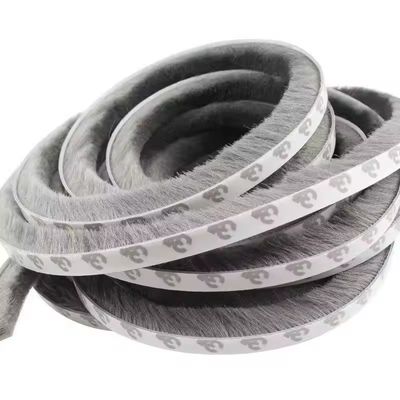 100% PP Pile autoadhesivo para ventanas de aluminio Durable y fácil de instalar en negro/gris/marrón/blanco/otros