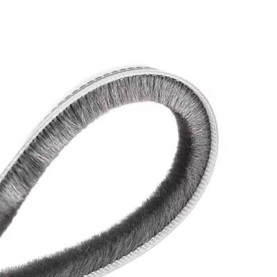 Estilo de diseño moderno Puerta Ventanas Pile Weather Strip Cepillo Sello impermeable de lana Pile Weather Strip