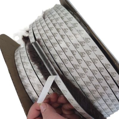 Pista climática autoadhesiva de lana para ventanas corredizas a prueba de viento y polvo ISO9001 2008 Certificado personalizable