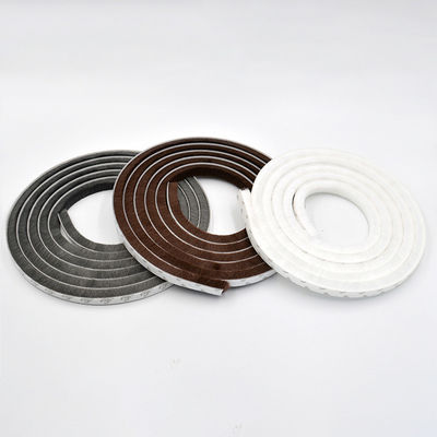 Material de PP Pincela de banda de sellado de puertas Perfecto para aluminio de ventanas de pila de tiempo en negro / gris / marrón / blanco / otros colores