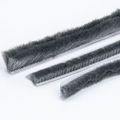 Cinturón para puertas de PP Cinturón climático Cinturón para puertas de ventanas Sello de cepillo Cinturón de sellado a prueba de agua para ventanas y puertas 100% Cinturón de PP Alturas 3-25mm / ancho 3-50mm